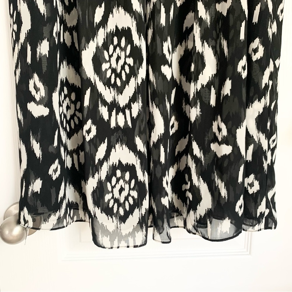*Snags* NWT Vince Camuto Black and White Printed Chiffon Maxi Skirt - Picture 4 of 12